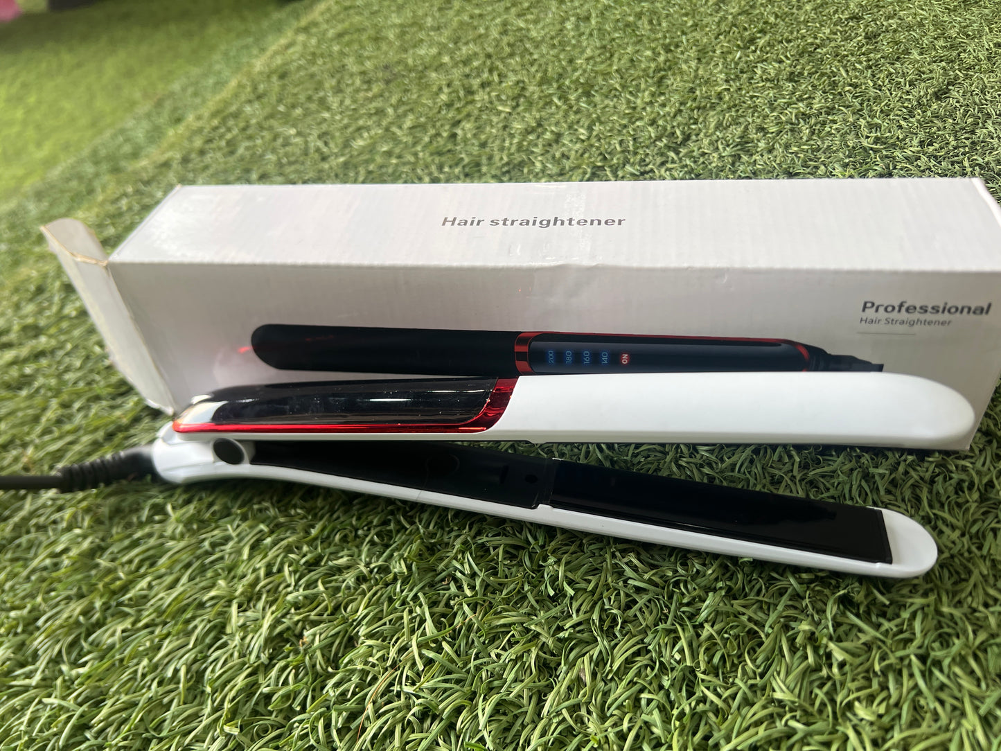 Sleek hair straightner