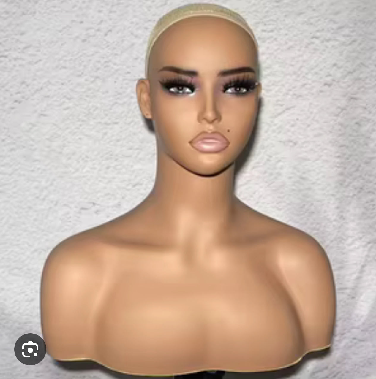 Piercable shoulder mannequin