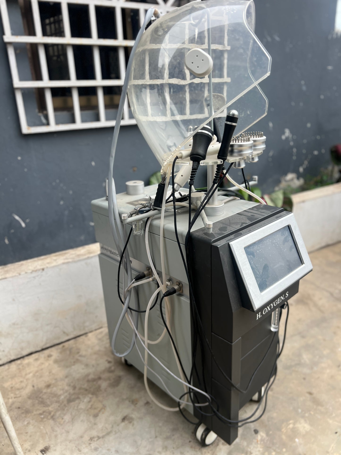 Oxygen dome facial machine