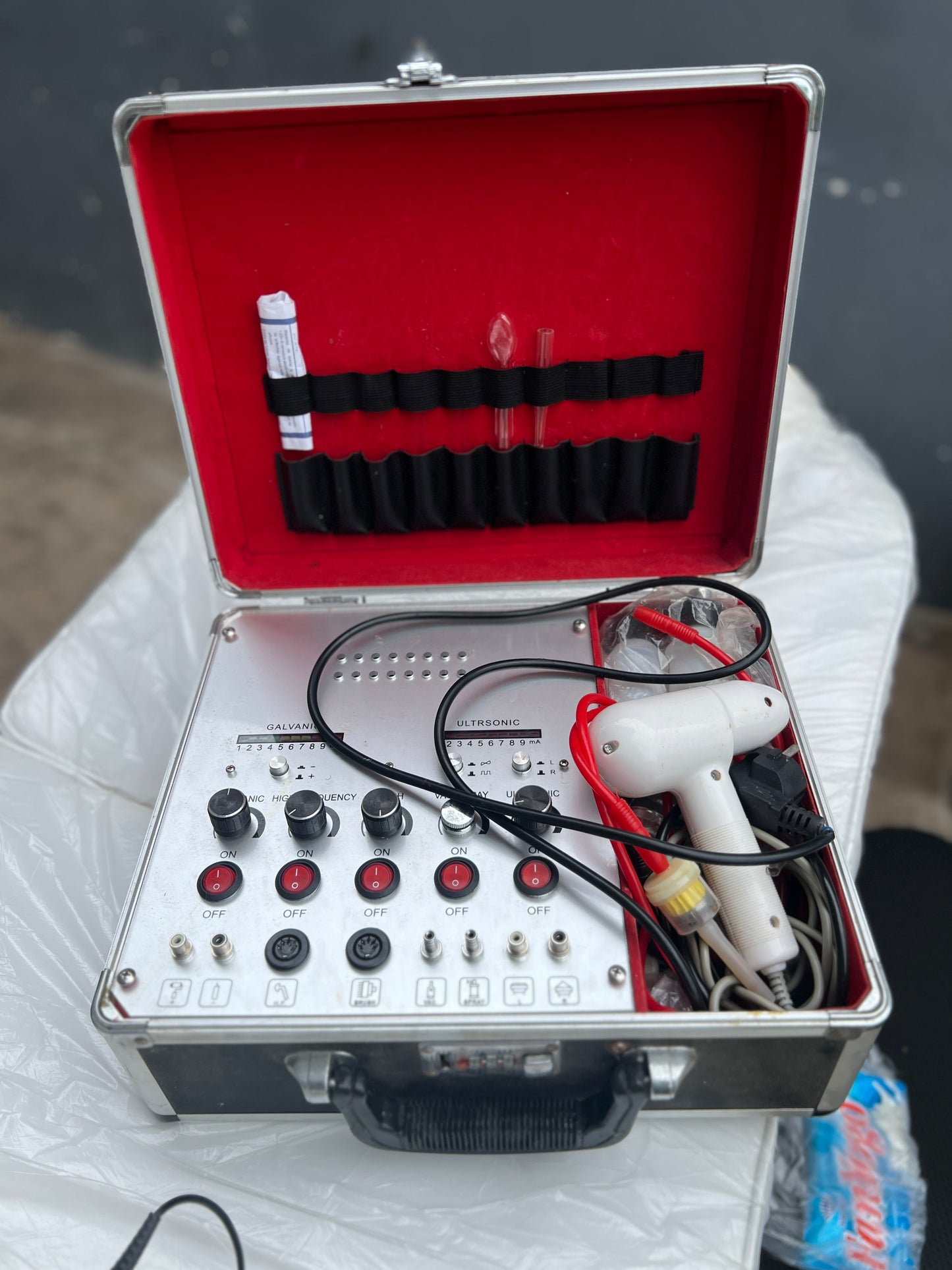 Facial treatment kit