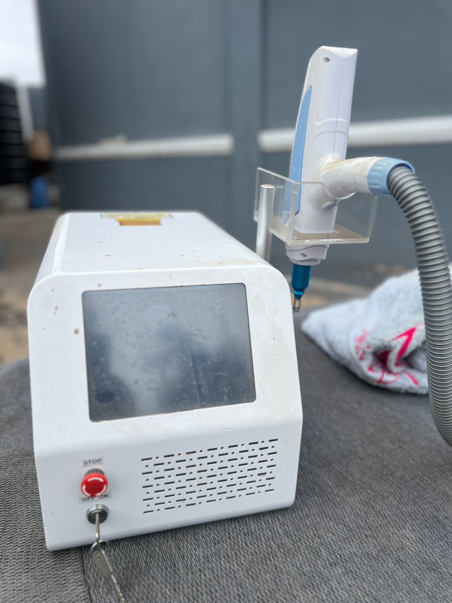 Tattoo removal machine